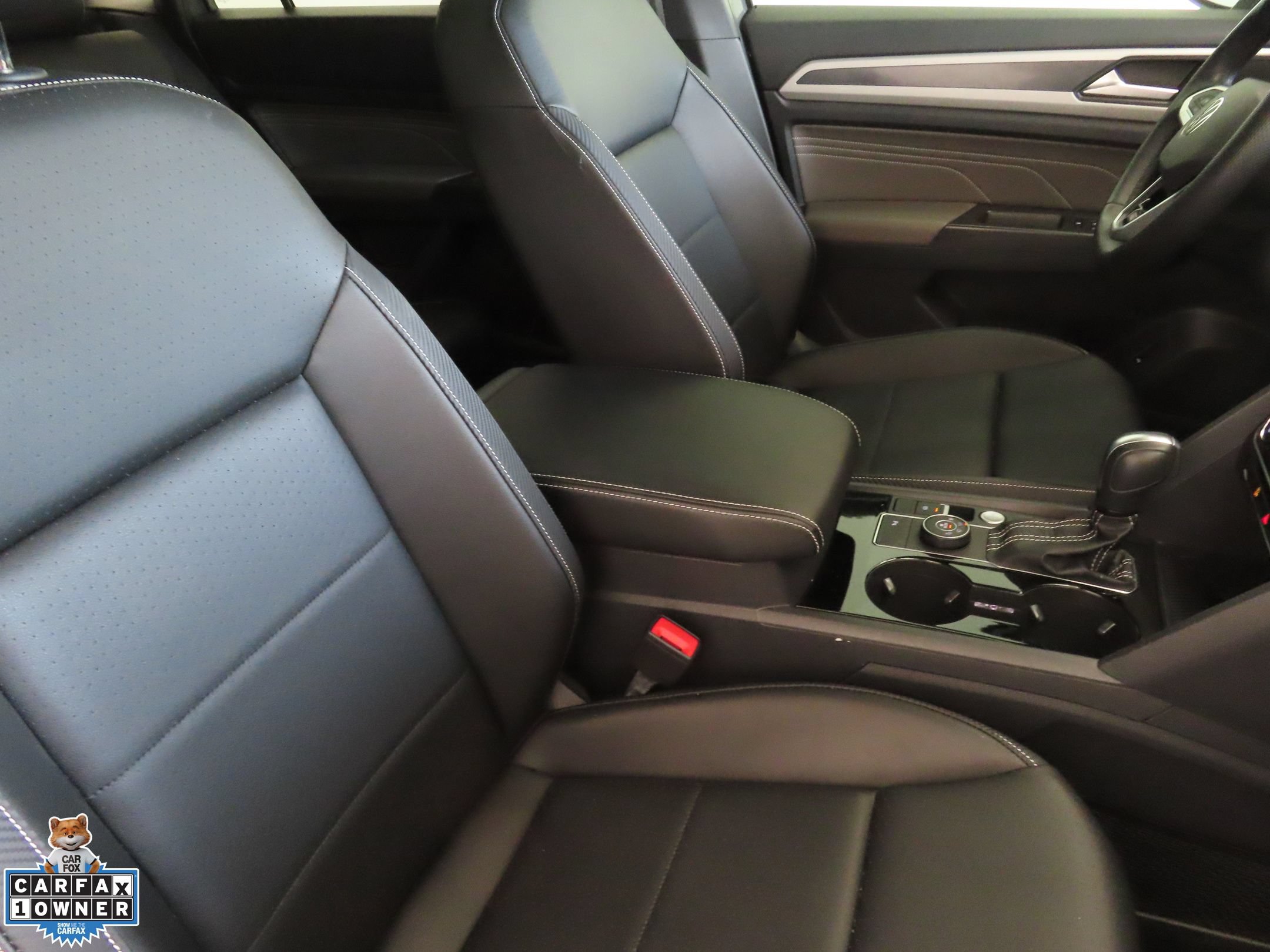Used 2022 Volkswagen Atlas Cross Sport SEL R-Line AWD/4WD image 28