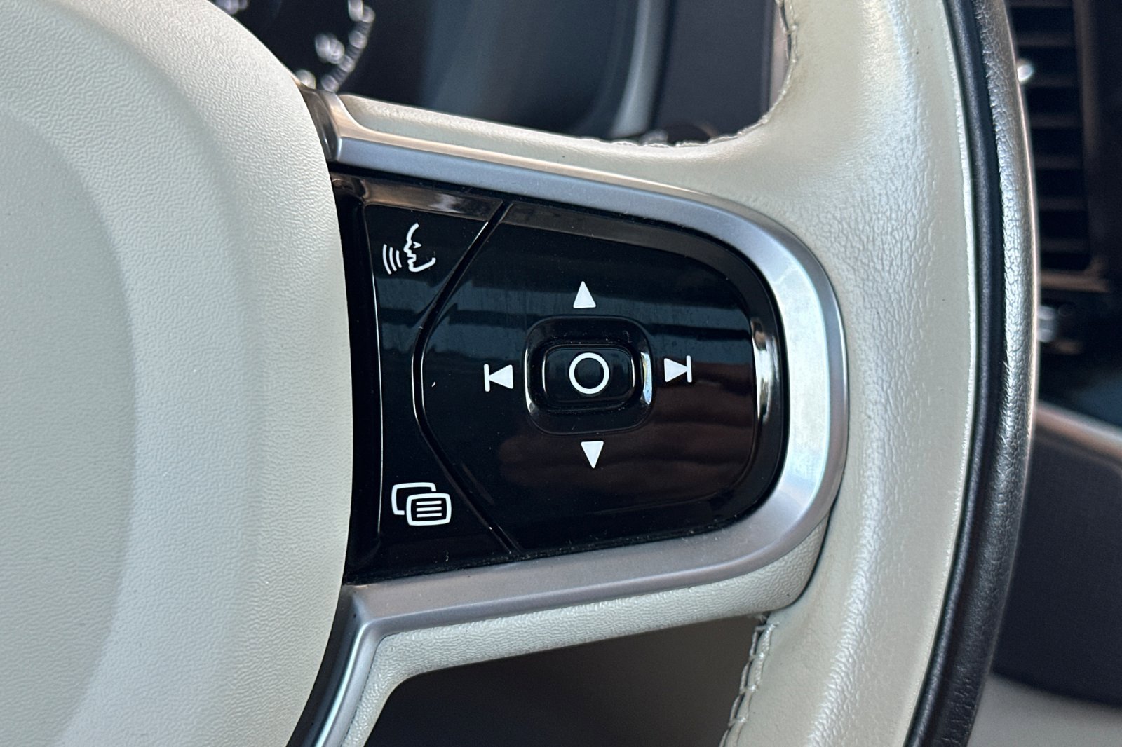 Certified 2022 Volvo XC90 T8 Inscription Expression w/ Advanced Package image 31