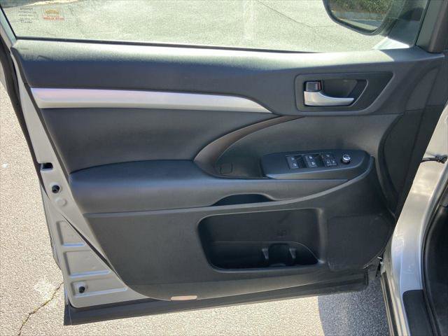 Certified 2019 Toyota Highlander XLE image 14