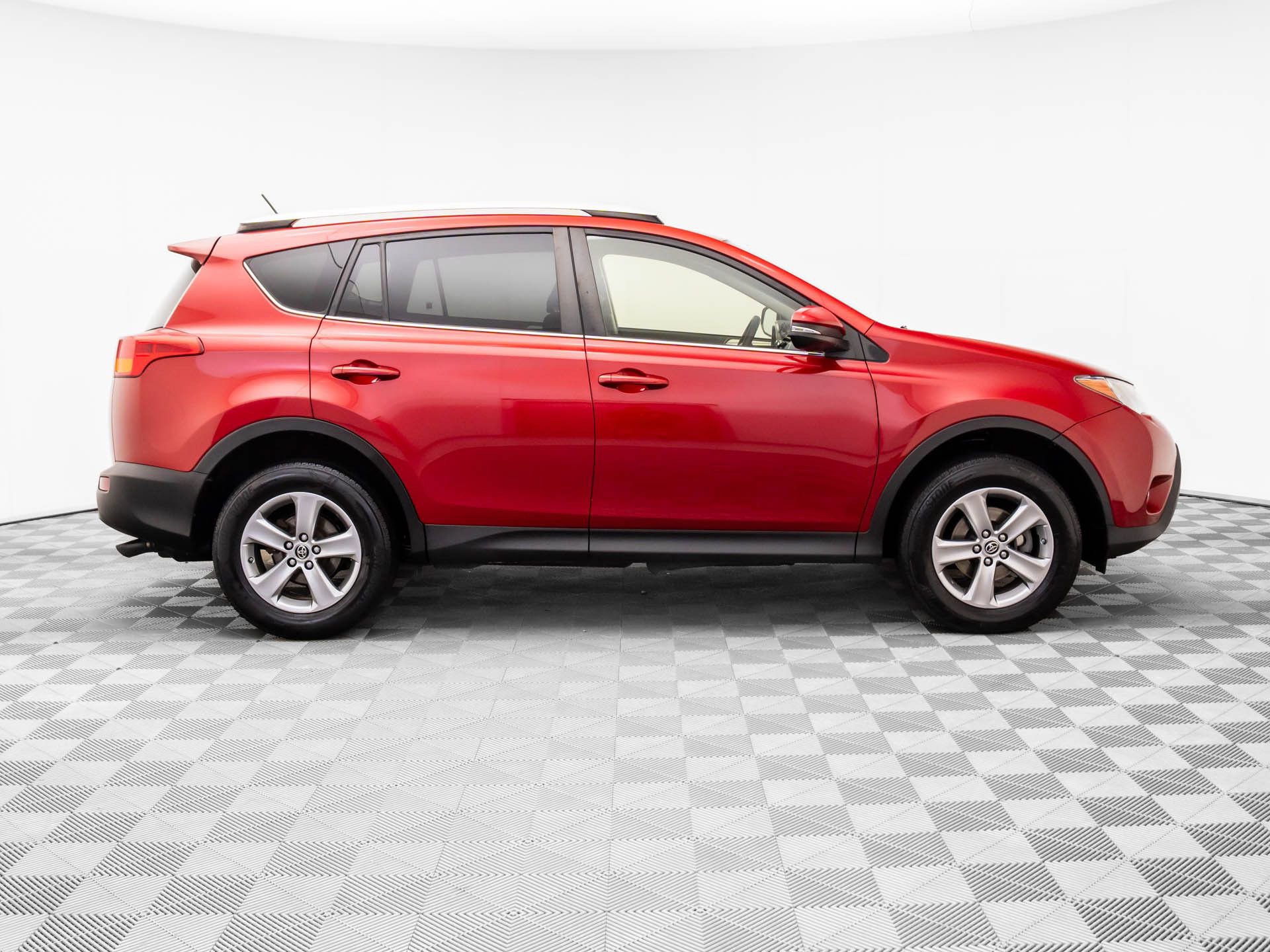 Used 2015 Toyota RAV4 XLE image 7