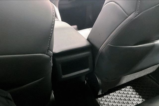 Used 2024 Toyota Camry SE image 10