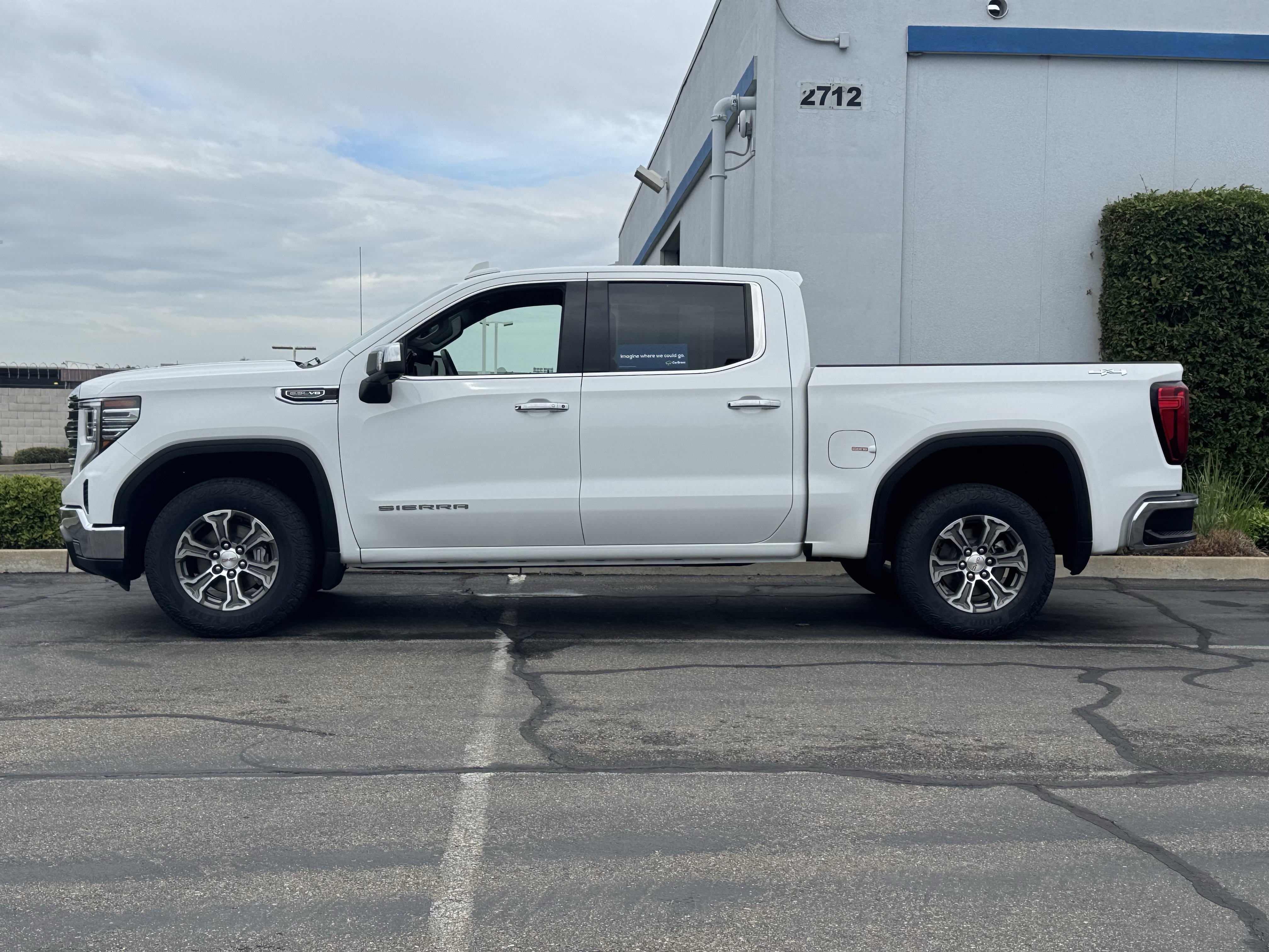 Used 2025 GMC Sierra 1500 SLT AWD/4WD image 4