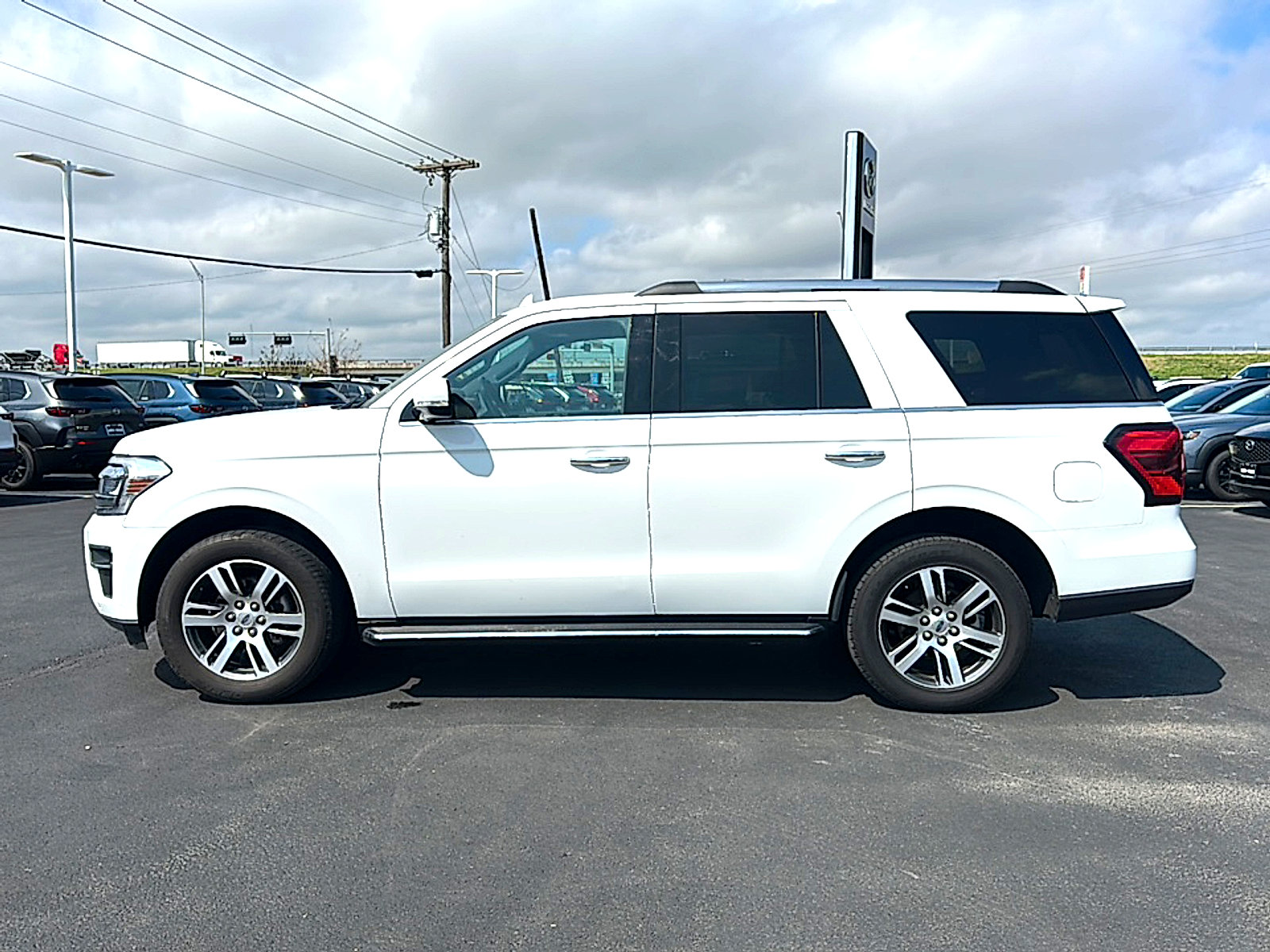 Used 2023 Ford Expedition Limited image 5