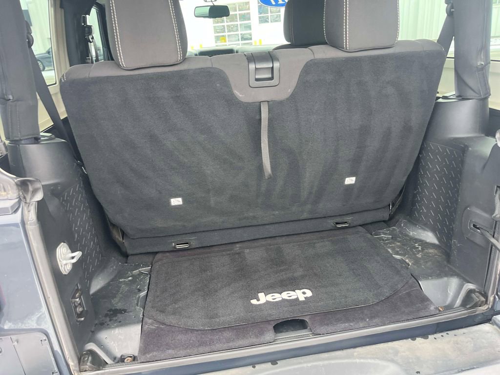 Used 2017 Jeep Wrangler Rubicon w/ Power Convenience Group image 11