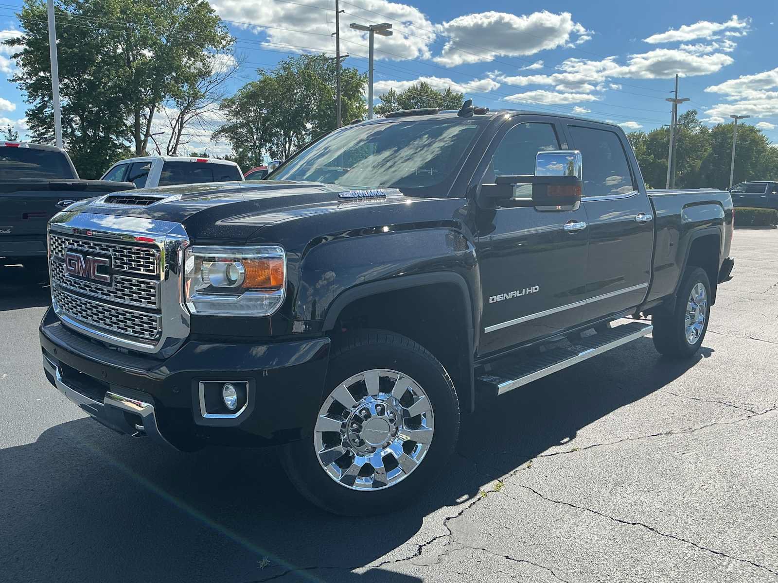 Used 2018 GMC Sierra 2500 Denali w/ Duramax Plus Package AWD/4WD image 3