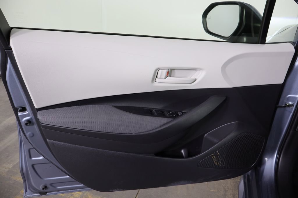 Used 2025 Toyota Corolla LE w/ Convenience Package image 19