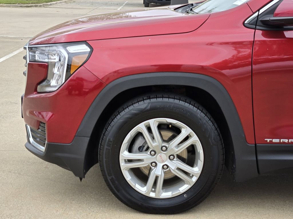 Used 2022 GMC Terrain SLE w/ Driver Convenience Package FWD image 9