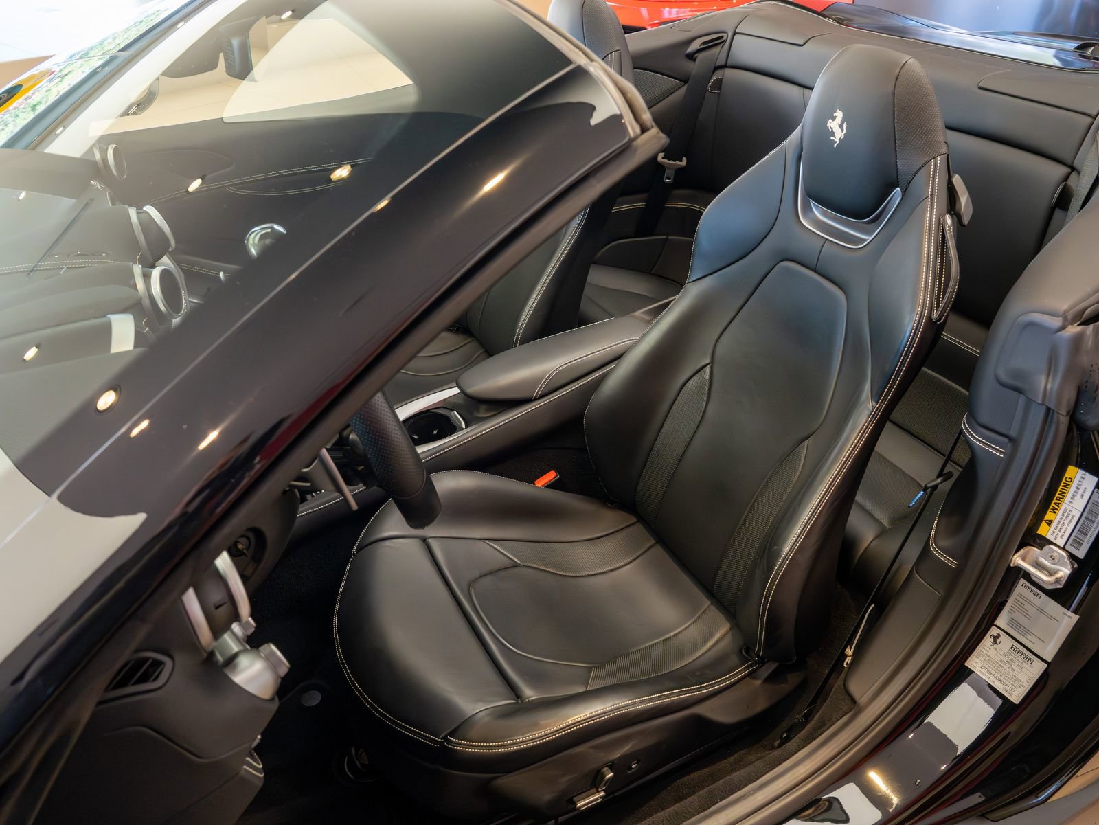 Used 2019 Ferrari Portofino RWD image 11
