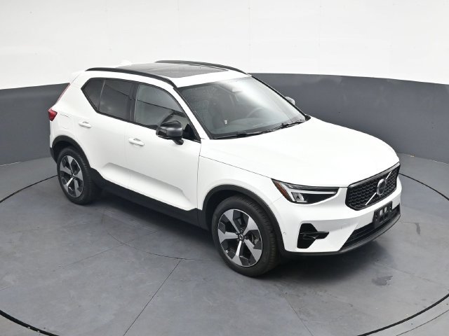 Used 2023 Volvo XC40 B4 Ultimate FWD image 21