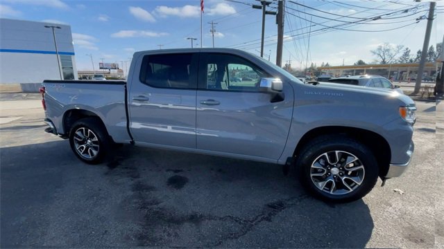 Used 2024 Chevrolet Silverado 1500 LT image 3