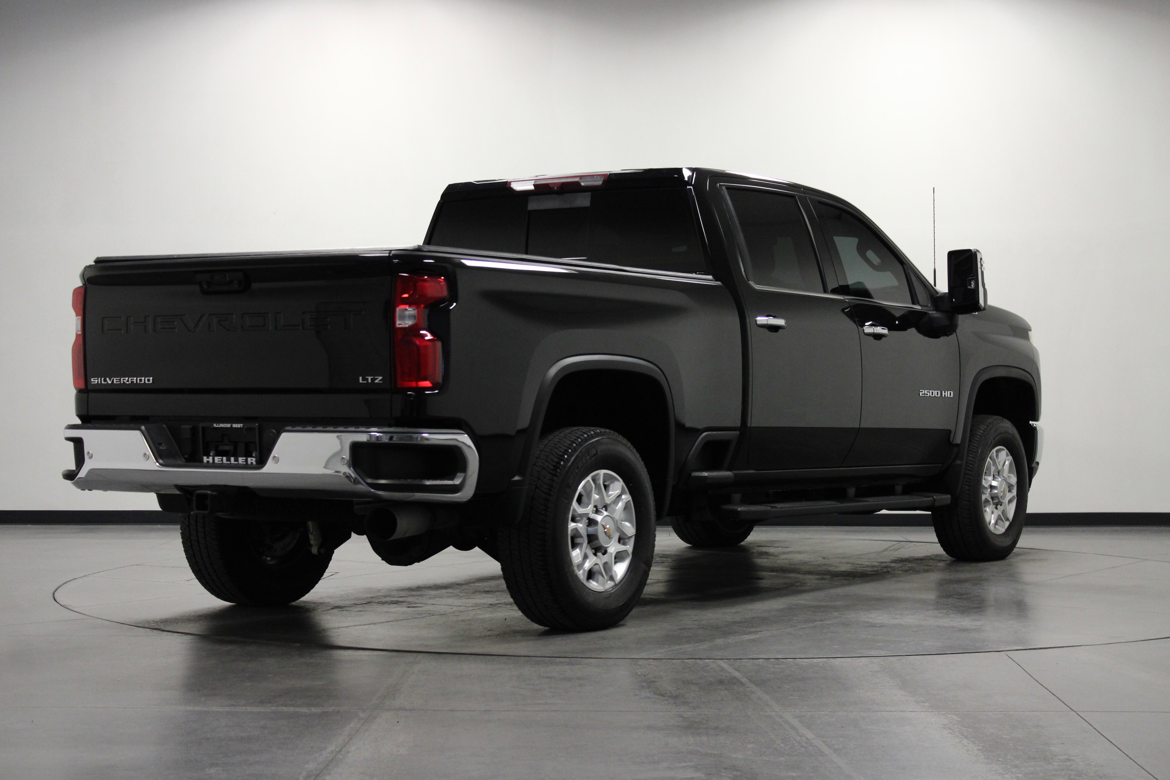 Used 2022 Chevrolet Silverado 2500 LTZ w/ LTZ Convenience Package image 4