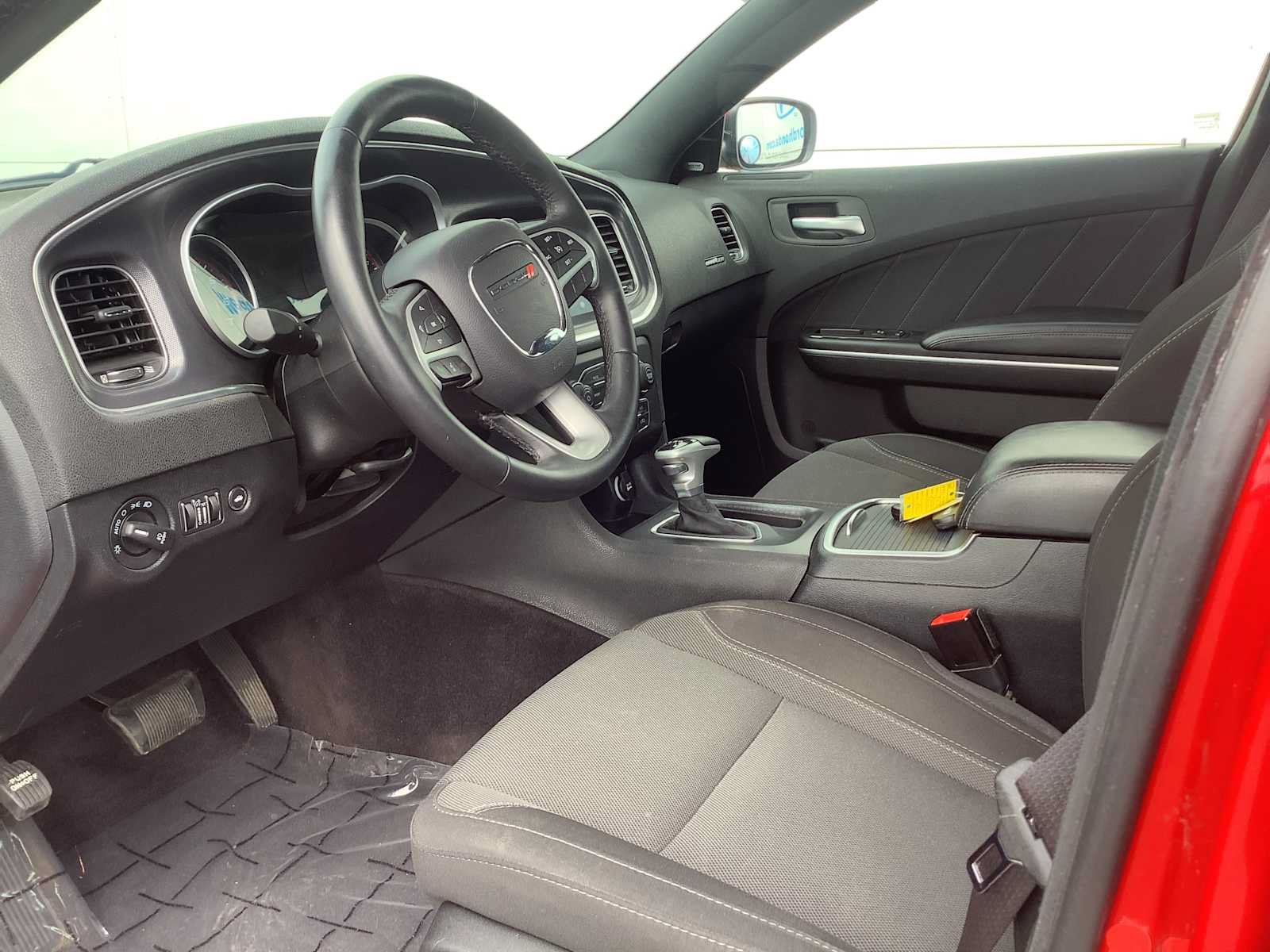 Used 2017 Dodge Charger R/T RWD image 3