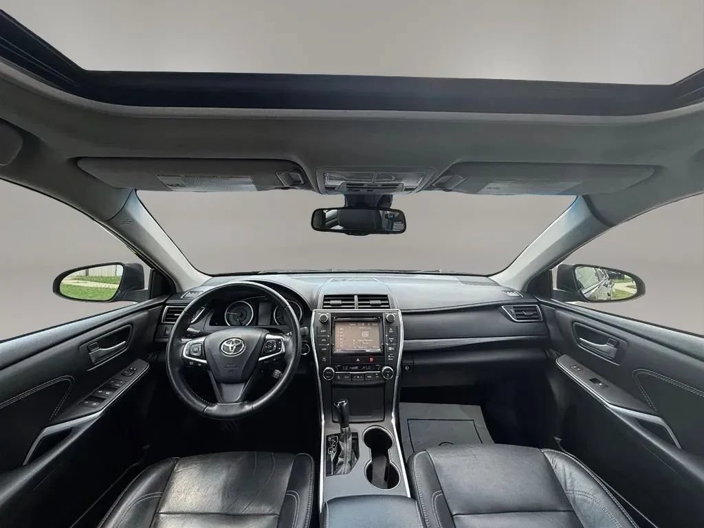 Used 2015 Toyota Camry XLE w/ Moonroof Package FWD image 10