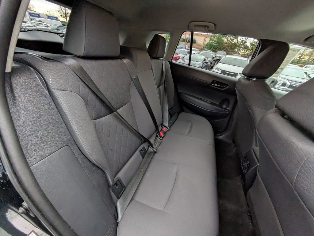 Used 2025 Toyota Corolla Cross LE image 28