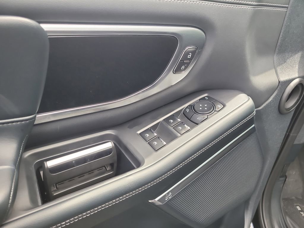 Used 2026 Ford Expedition Platinum w/ Stealth Performance Package image 18