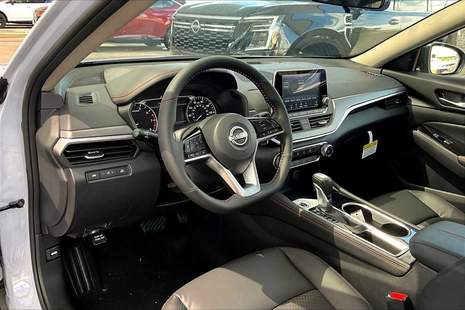 New 2025 Nissan Altima 2.5 SR image 10