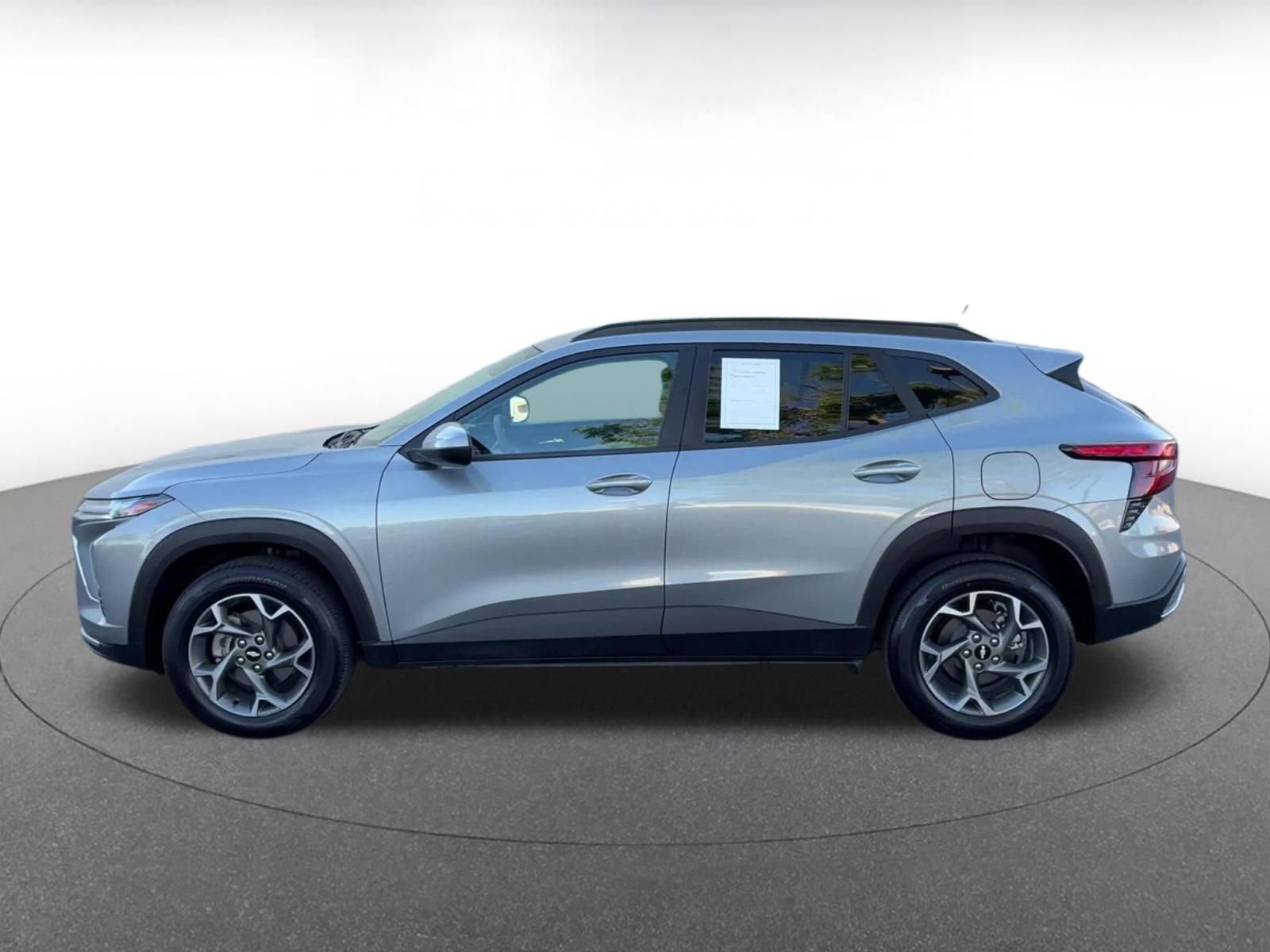 Used 2025 Chevrolet Trax LT image 9