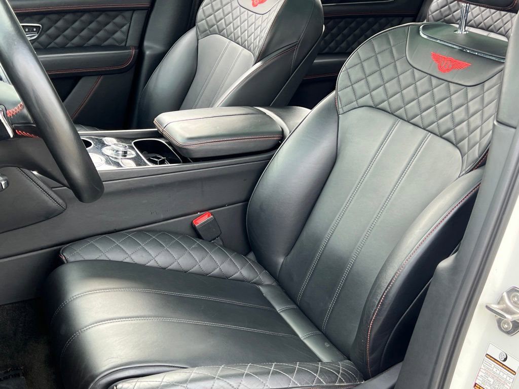 Used 2017 Bentley Bentayga image 17