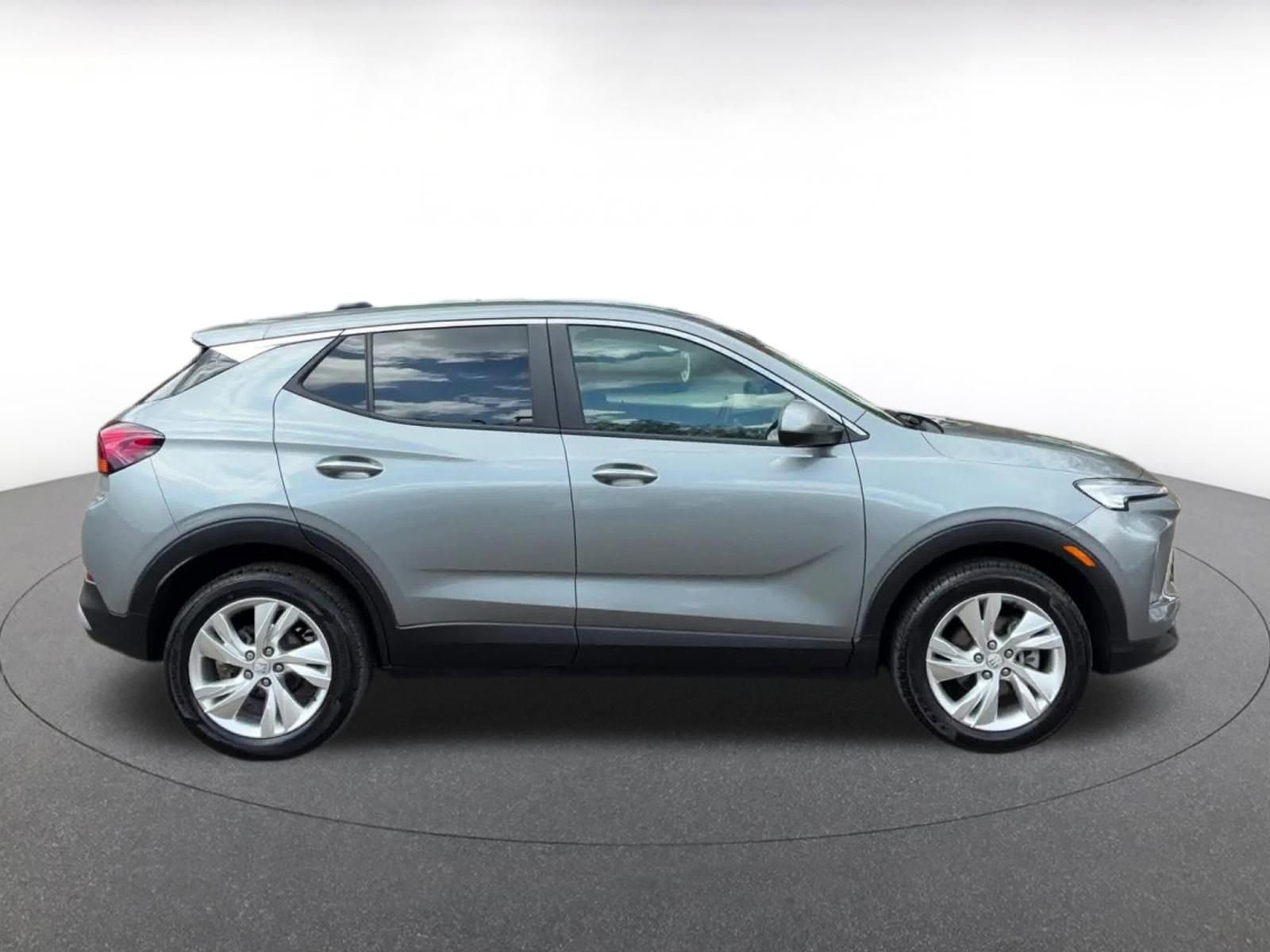Used 2025 Buick Encore GX Preferred AWD/4WD image 16