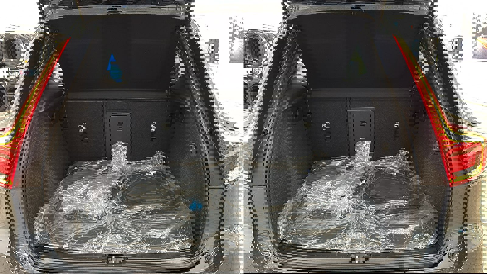 New 2026 Volvo XC40 B5 Plus w/ Climate Package image 29