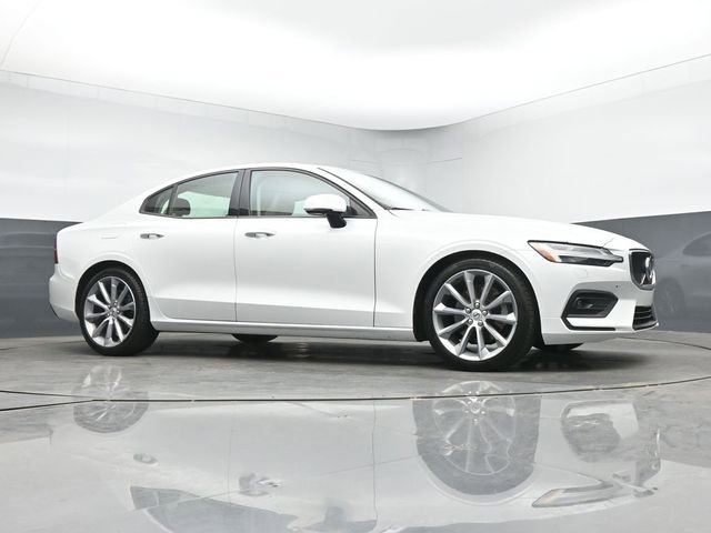 Used 2020 Volvo S60 T5 Momentum FWD image 29