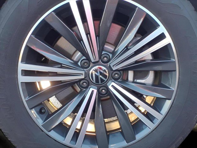 Used 2024 Volkswagen Tiguan Wolfsburg Edition image 5