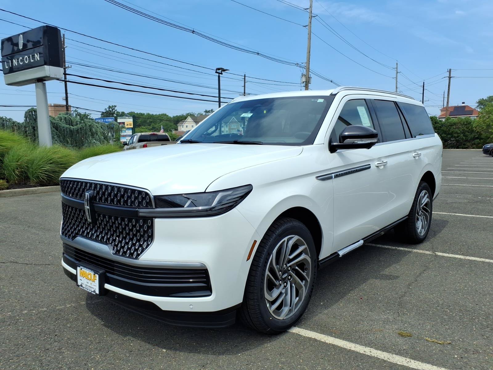 New 2027 Lincoln Navigator Reserve AWD/4WD image 3