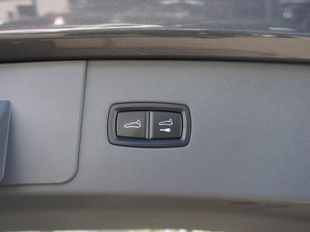 Used 2020 Porsche Cayenne Turbo image 22