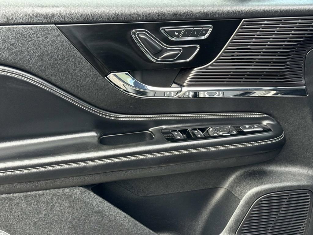 Used 2022 Lincoln Corsair AWD w/ Equipment Group 101A image 14