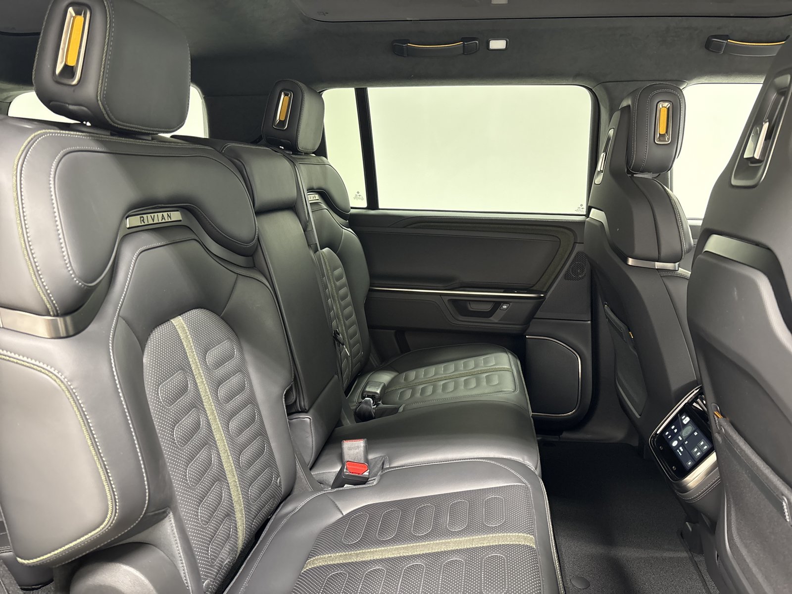 Used 2025 Rivian R1S Adventure AWD/4WD image 23