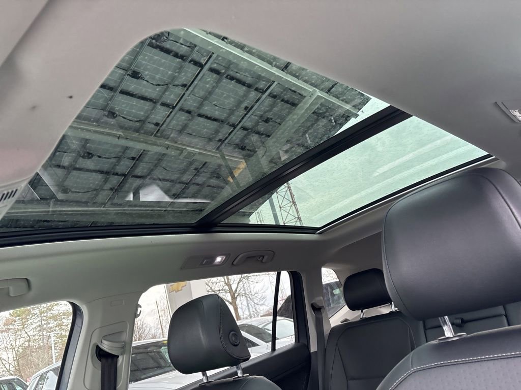 Used 2018 Volkswagen Tiguan SE w/ Panoramic Sunroof Package image 29