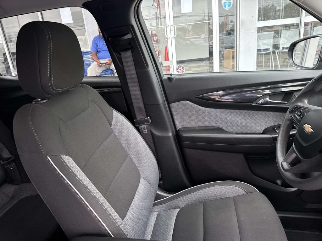 Used 2025 Chevrolet TrailBlazer LT FWD image 11