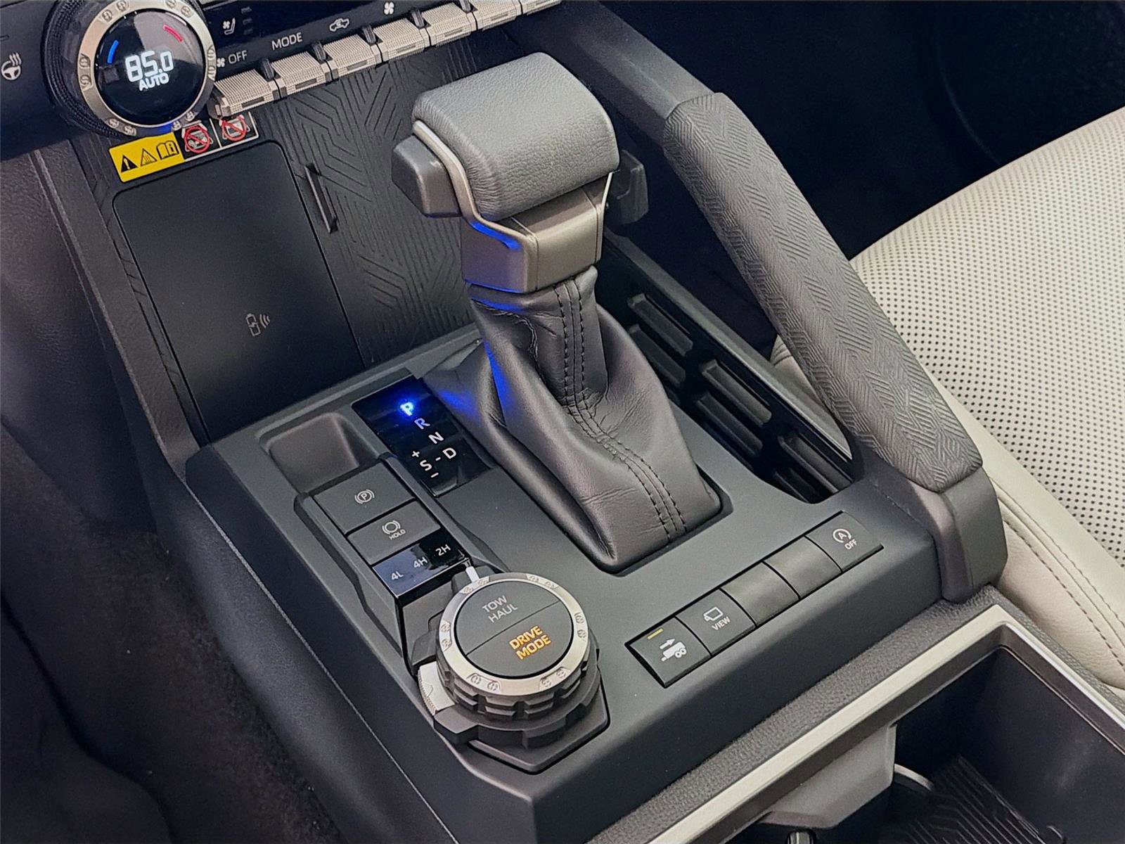 Used 2024 Toyota Tacoma Limited w/ Limited Package (LT) image 18