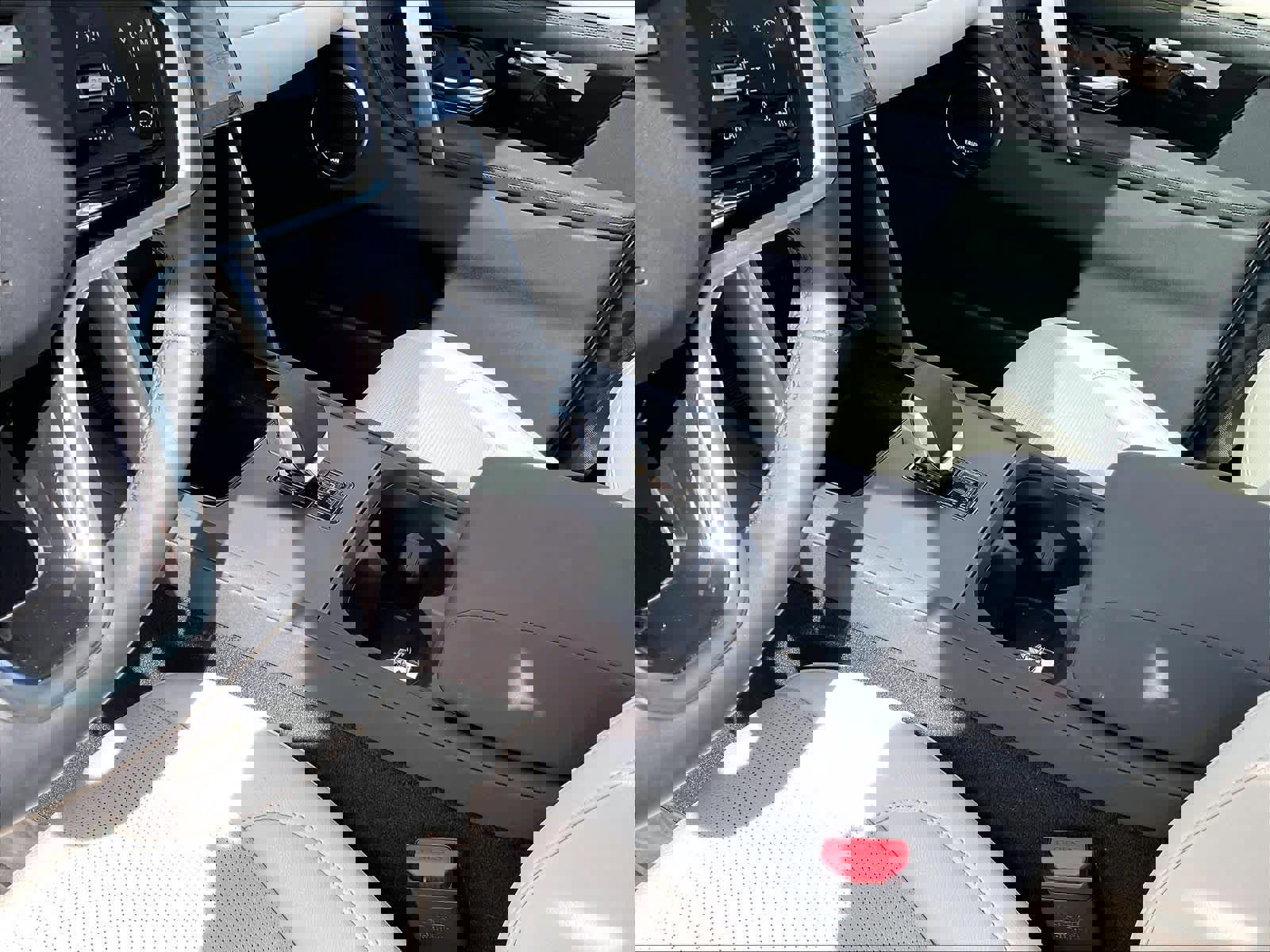 Used 2025 Land Rover Discovery Sport S image 18