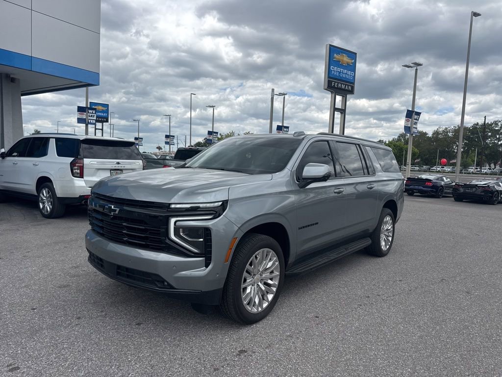 Used 2025 Chevrolet Suburban RST w/ Comfort Package image 3
