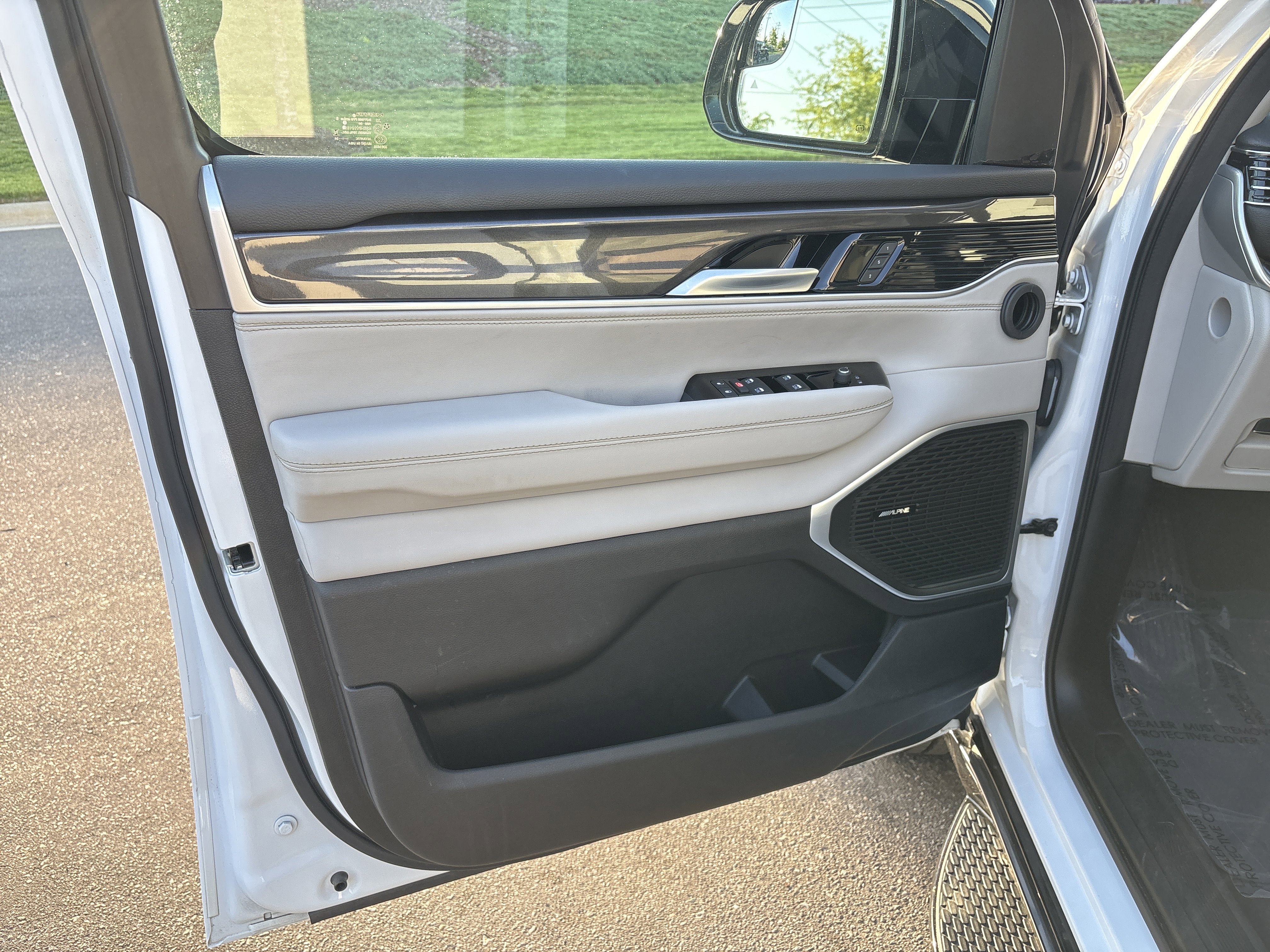 Used 2024 Jeep Wagoneer 2WD w/ Premium Group I image 14