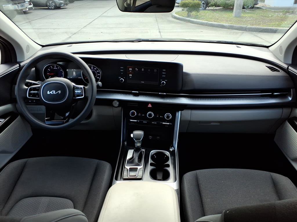 Used 2024 Kia Carnival LX image 23