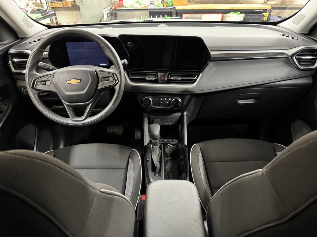Used 2024 Chevrolet TrailBlazer LT AWD/4WD image 17