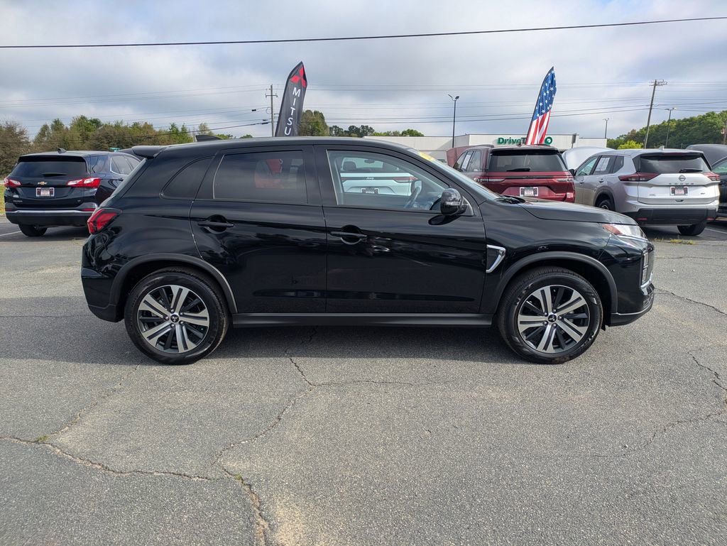 Used 2025 Mitsubishi Outlander Sport AWD image 2