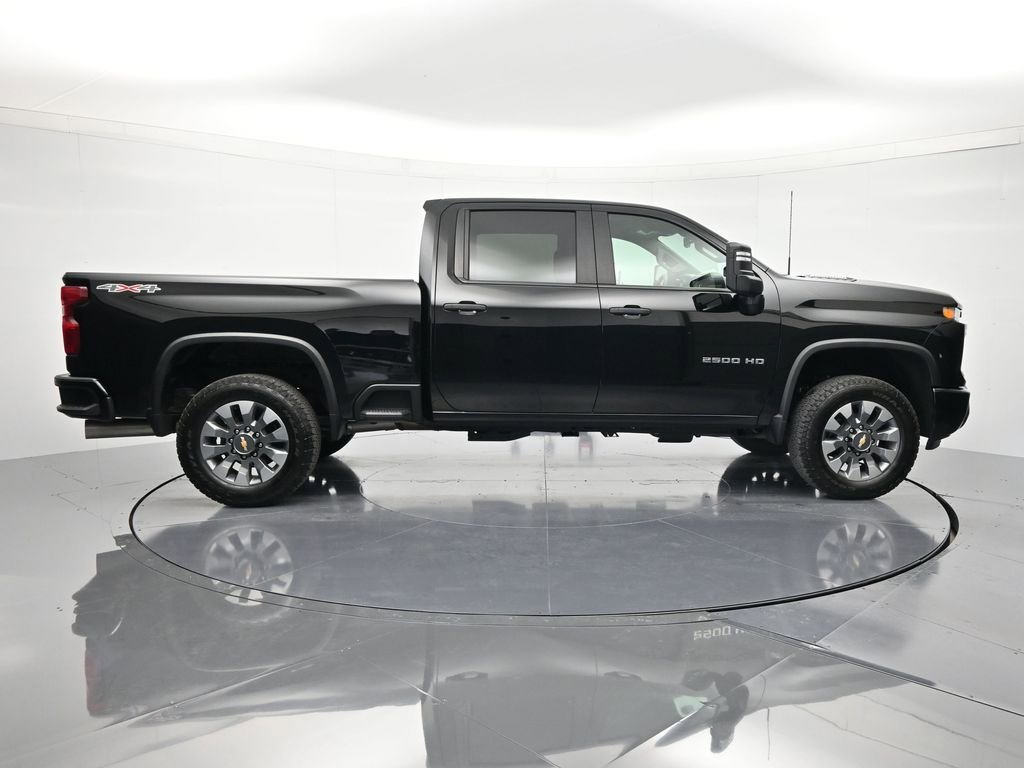 Used 2024 Chevrolet Silverado 2500 Custom w/ Custom Value Package AWD/4WD image 4