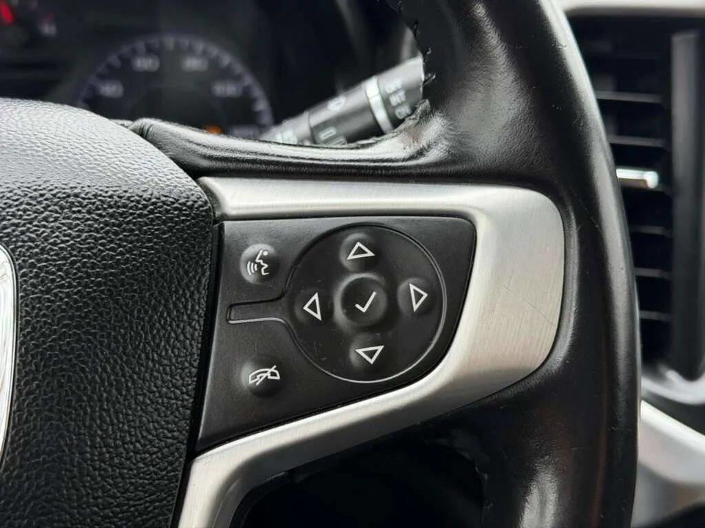 Used 2019 GMC Acadia SLE image 17