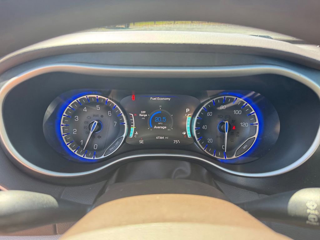 Used 2020 Chrysler Pacifica Touring w/ Advanced Safetytec Group FWD image 34
