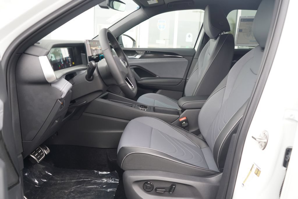 New 2026 Volkswagen Tiguan SE R-Line FWD image 6