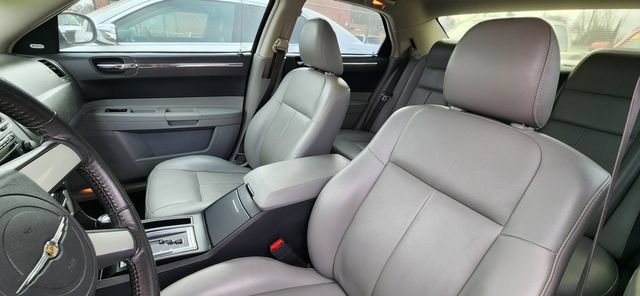 Used 2006 Chrysler 300 Touring w/ Sound Group RWD image 7