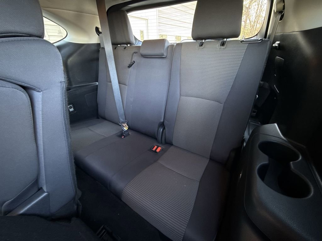 Used 2024 Toyota Highlander LE AWD/4WD image 23