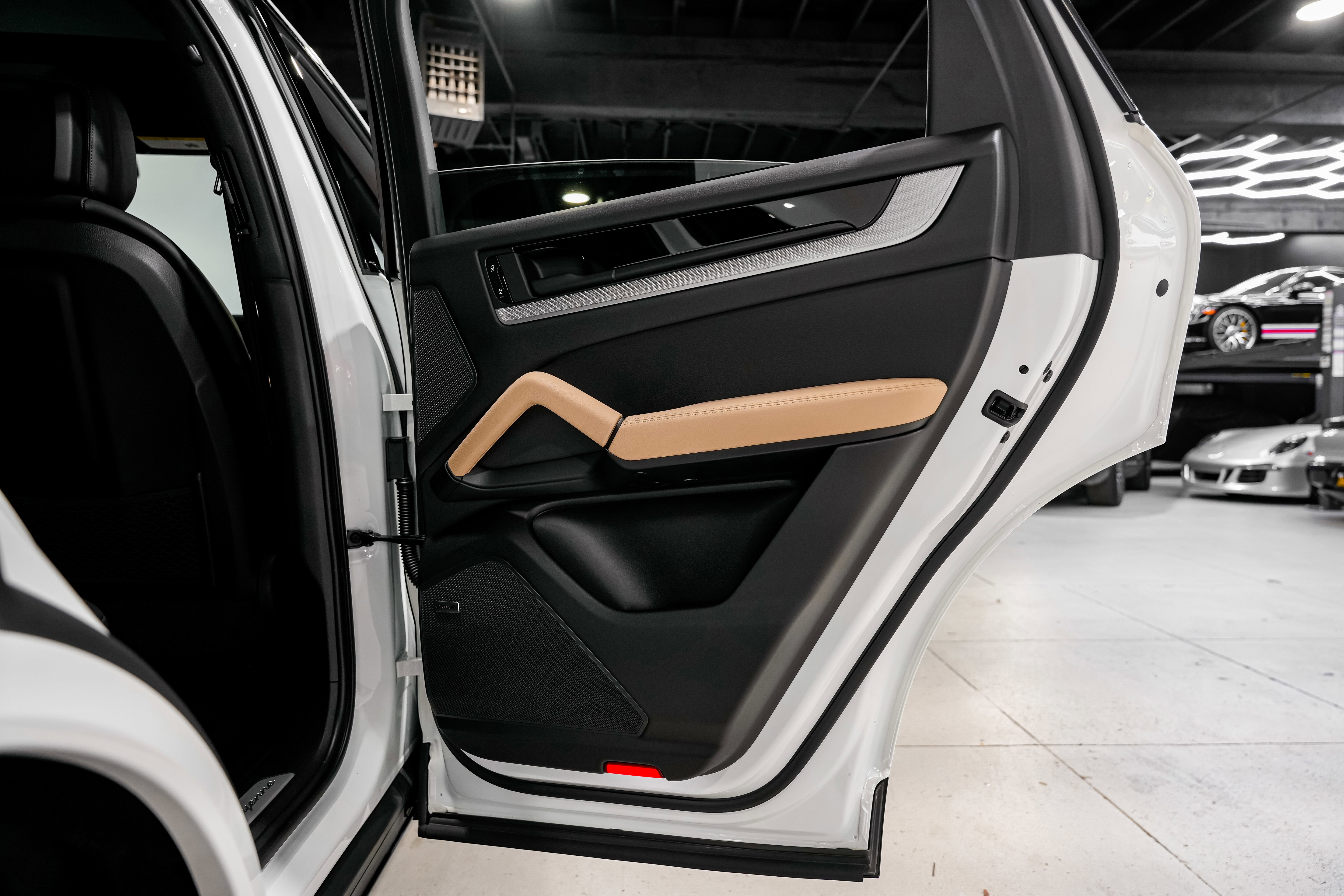 Used 2024 Porsche Cayenne Coupe w/ Premium Package Plus image 29