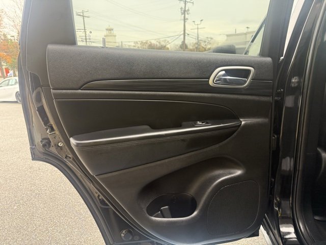 Used 2020 Jeep Grand Cherokee Laredo image 32