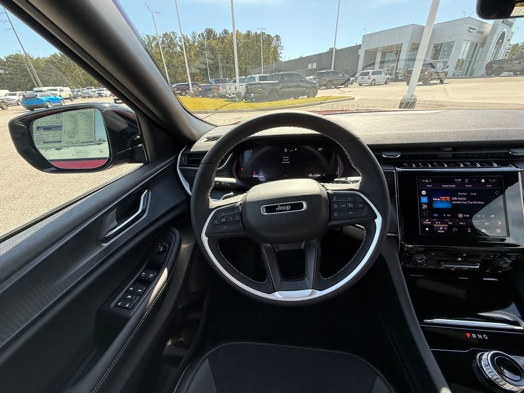 New 2025 Jeep Grand Cherokee Laredo image 14