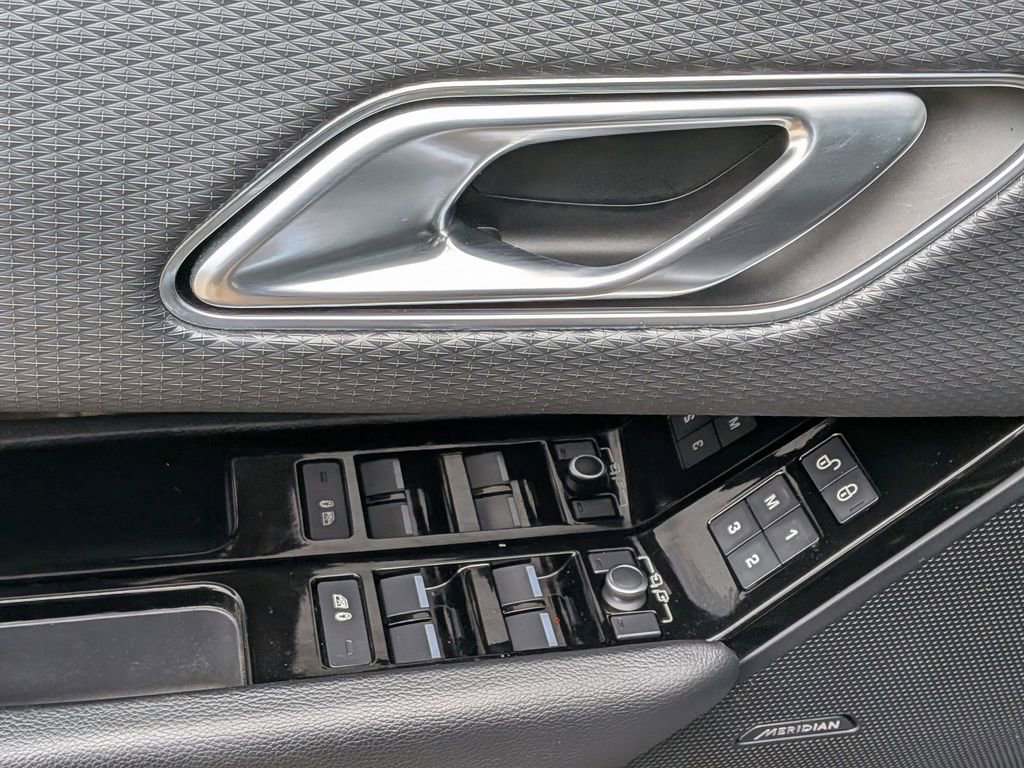 Used 2020 Land Rover Range Rover Velar R-Dynamic S AWD/4WD image 12