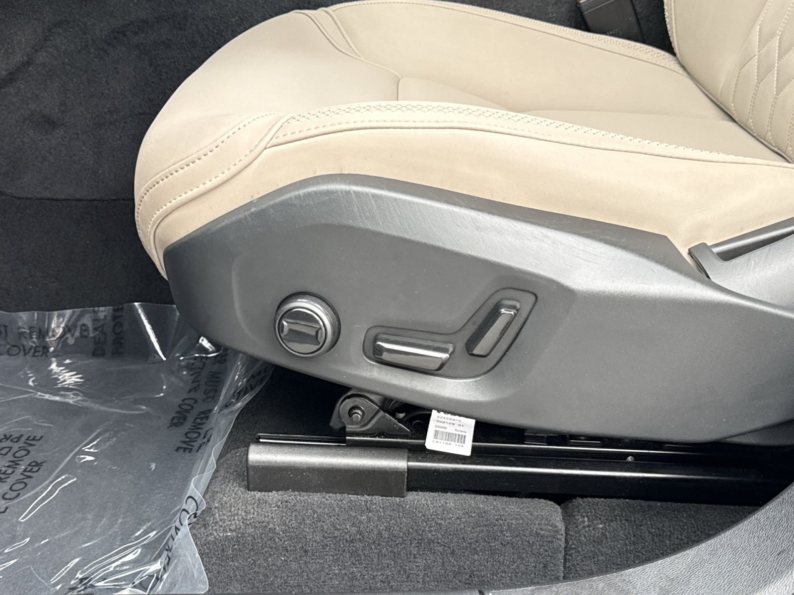 Certified 2026 Volvo XC60 B5 Plus AWD/4WD image 14